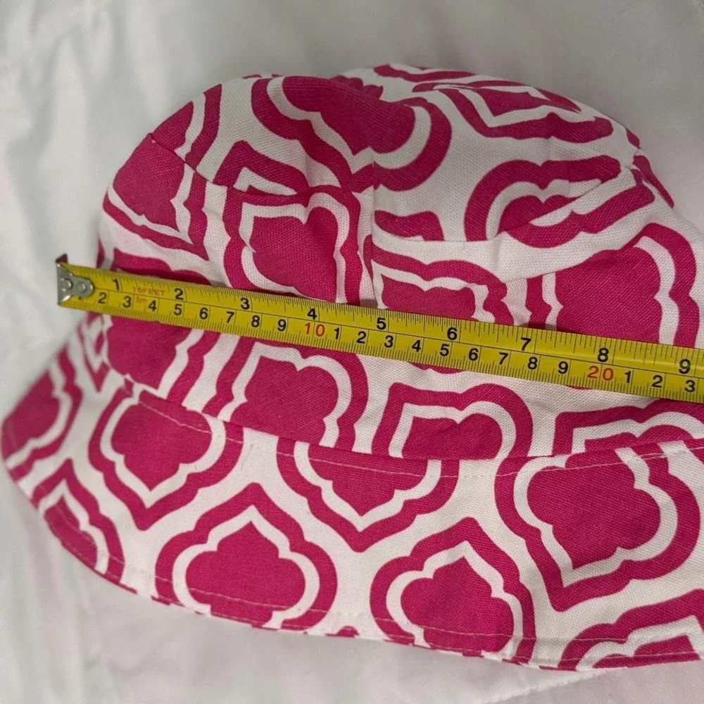 Pink and white women's‎ or girl's bucket hat